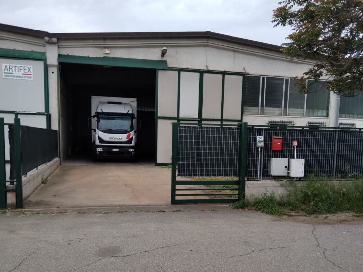 il nostro camion nel magazzino